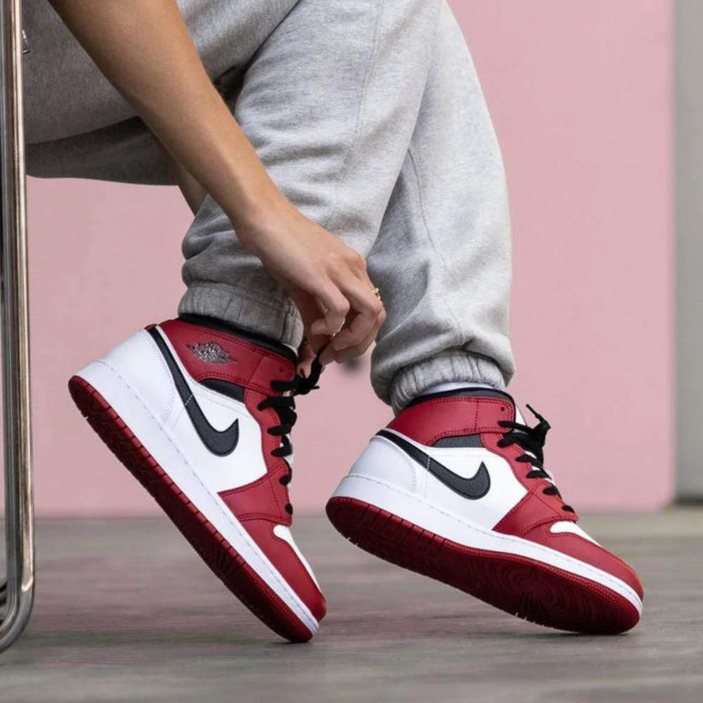Air Jordan 1 Mid GS Chicago - Image 8