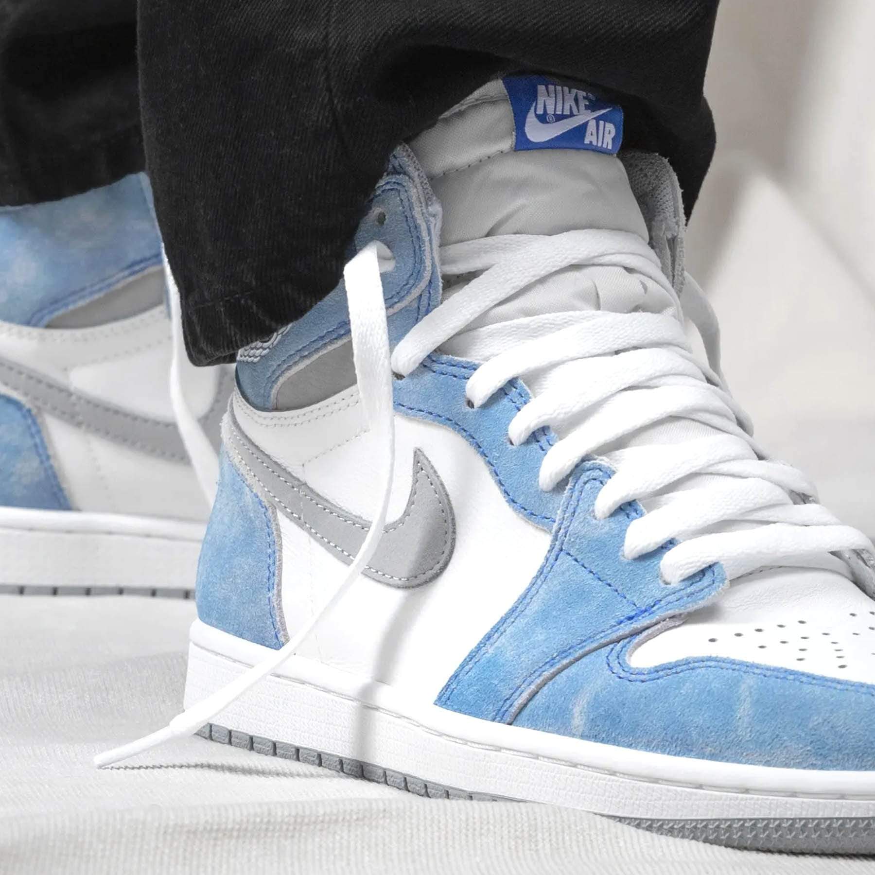 Air Jordan 1 Retro High OG 'Hyper Royal' - Image 8