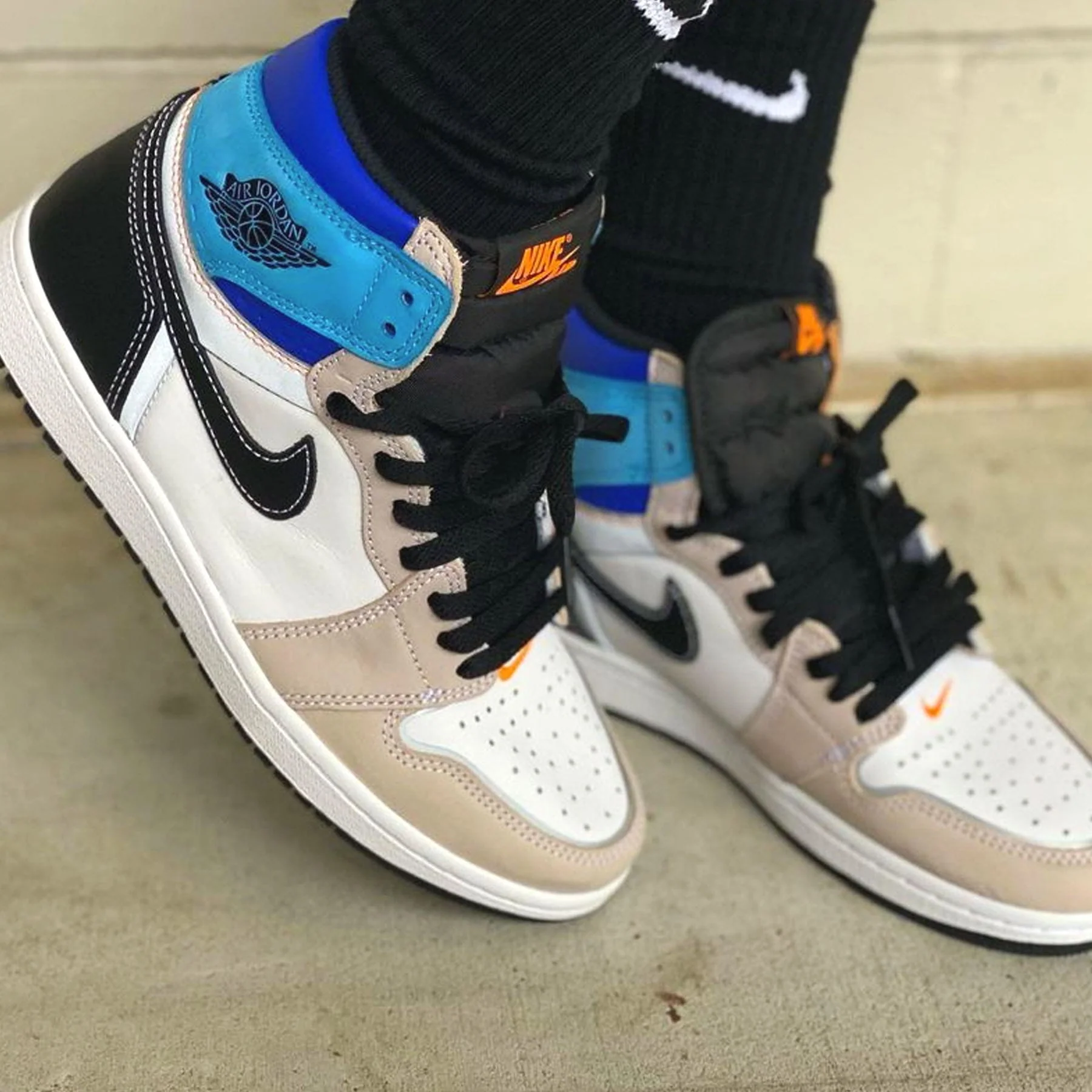 Air Jordan 1 Retro High OG 'Prototype' - Image 6