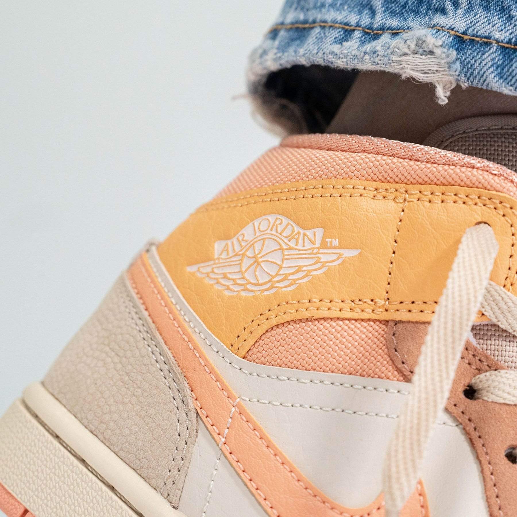 Air Jordan 1 Wmns Mid 'Apricot' - Image 8