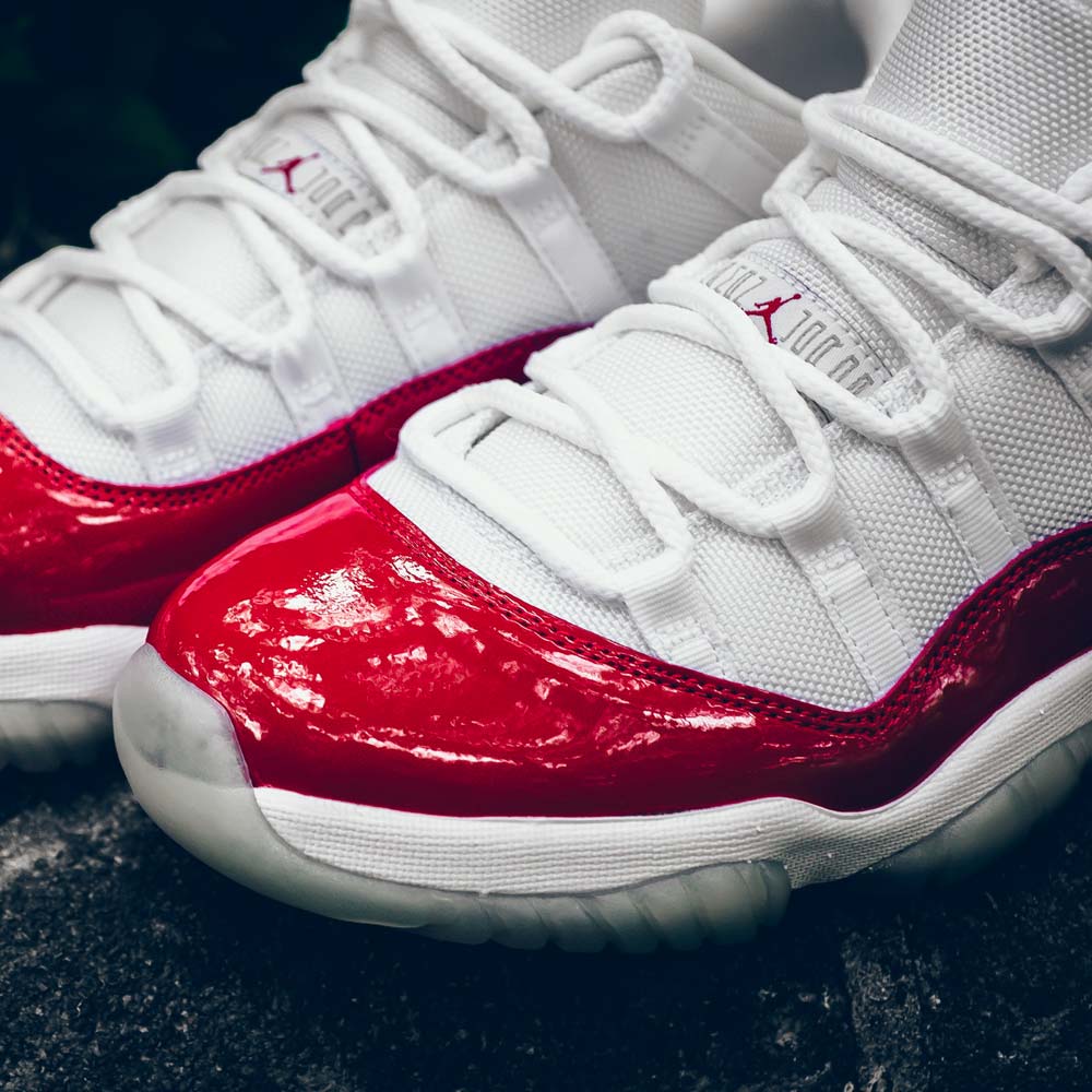 Air Jordan 11 Retro Low Varsity Red - Image 7