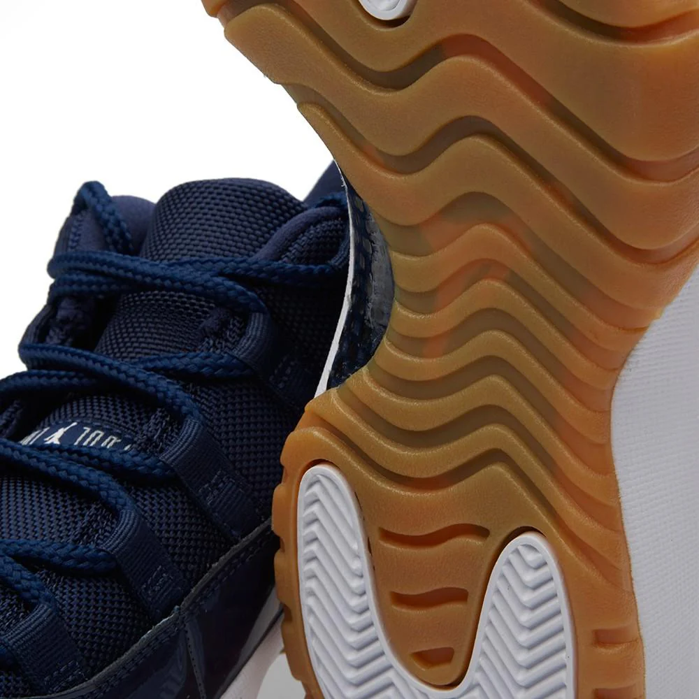 Air Jordan 11 Retro Low Midnight Navy - Image 4