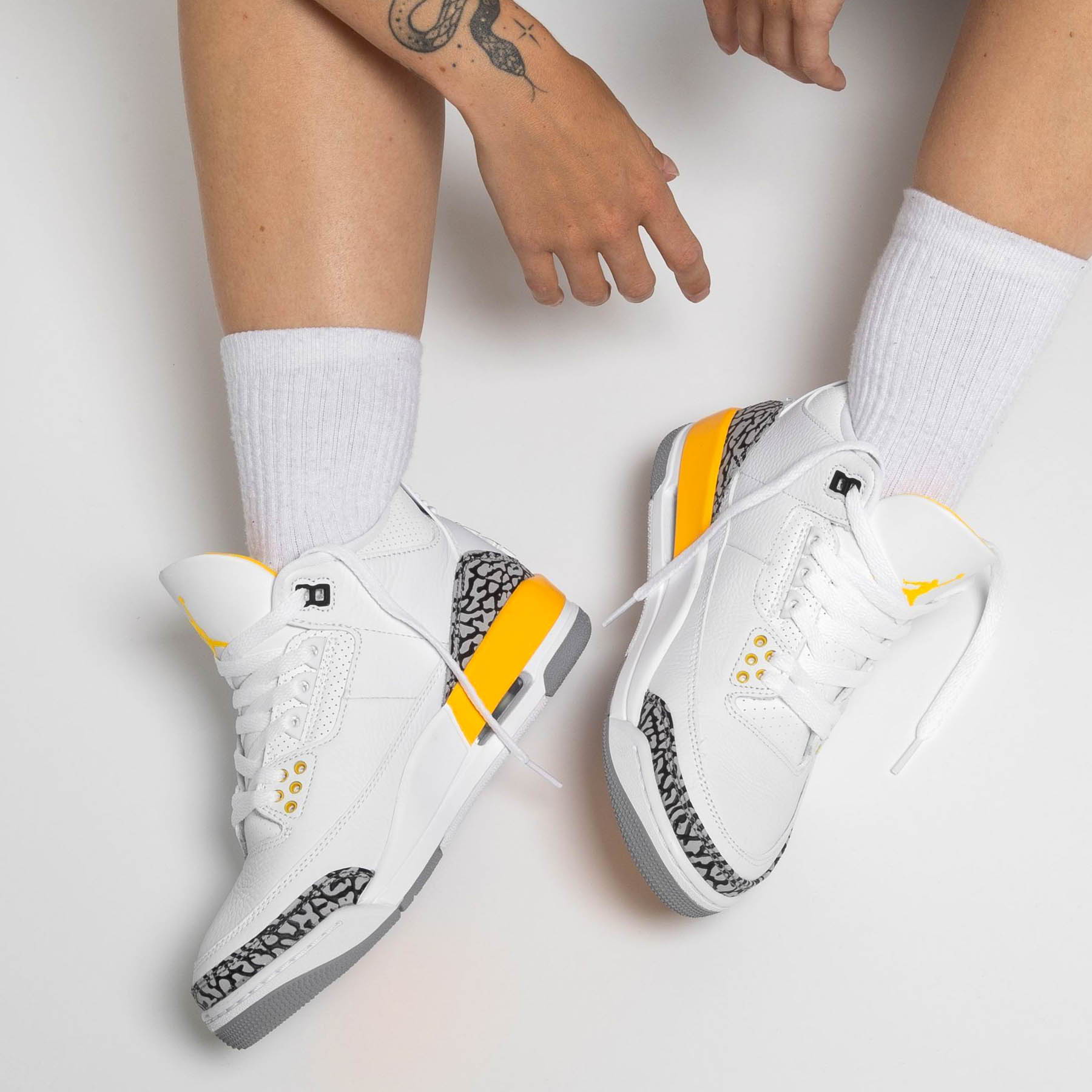 Air Jordan 3 Retro Wmns 'Laser Orange' - Image 7