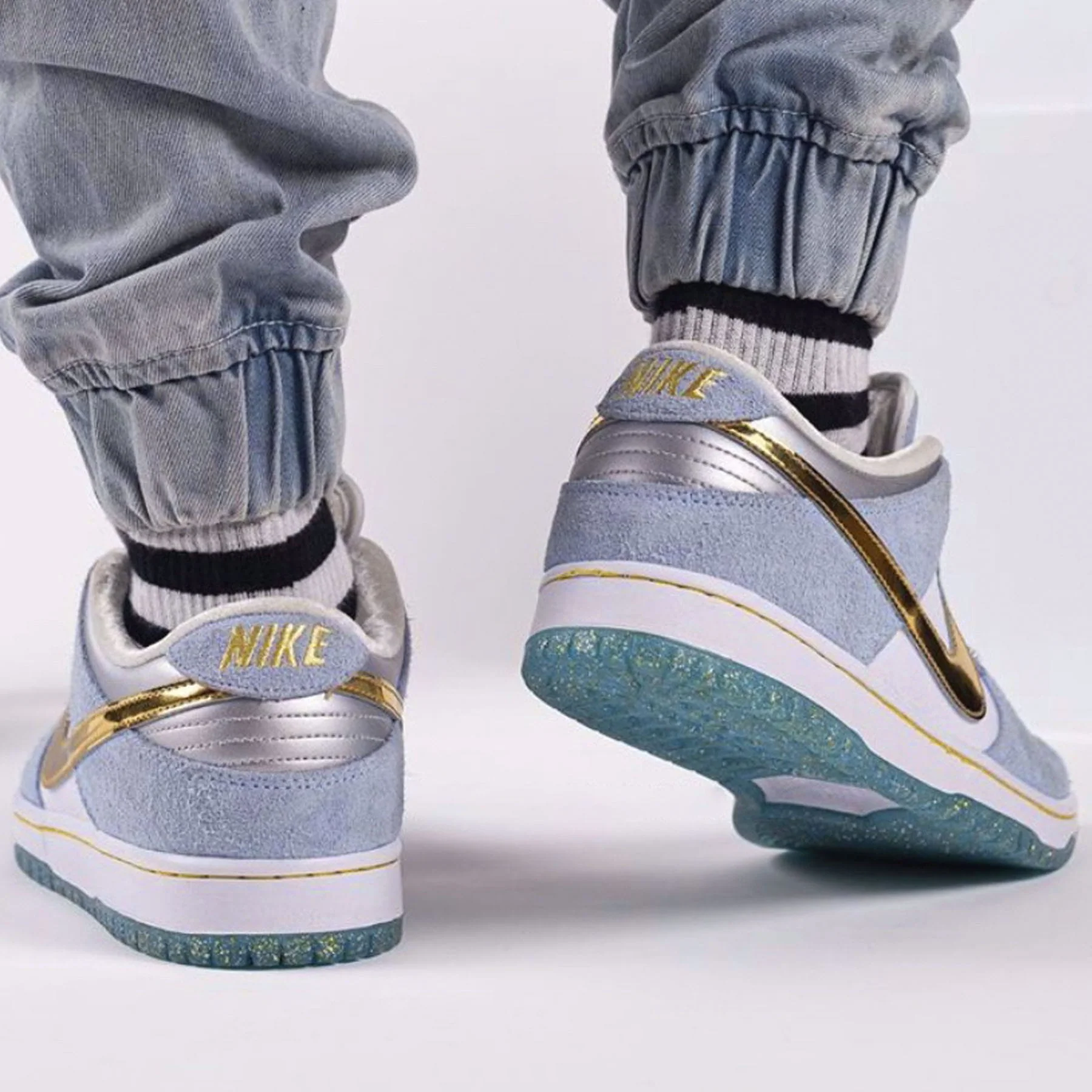 Sean Cliver x Nike Dunk Low SB 'Holiday Special' - Image 7