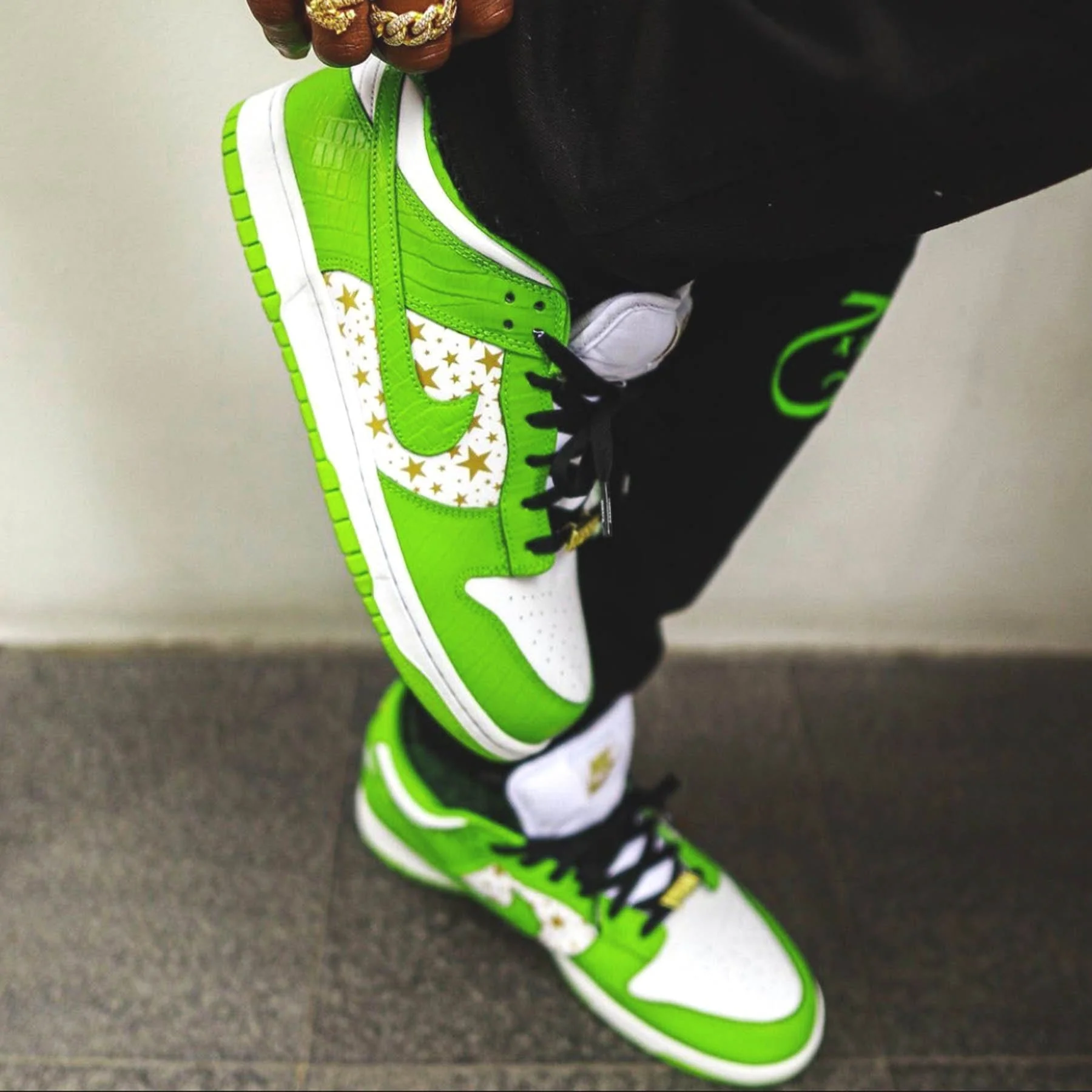 Supreme x Nike Dunk Low OG SB QS 'Mean Green' - Image 6